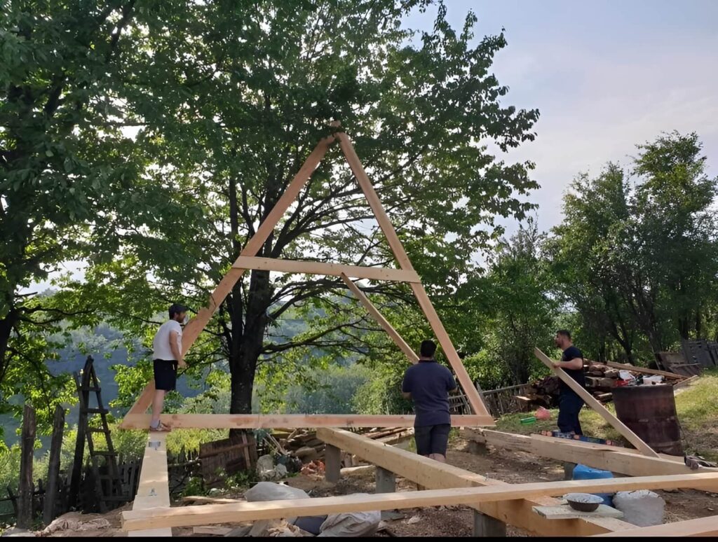 Drvena konstrukcija za A-frame kućicu