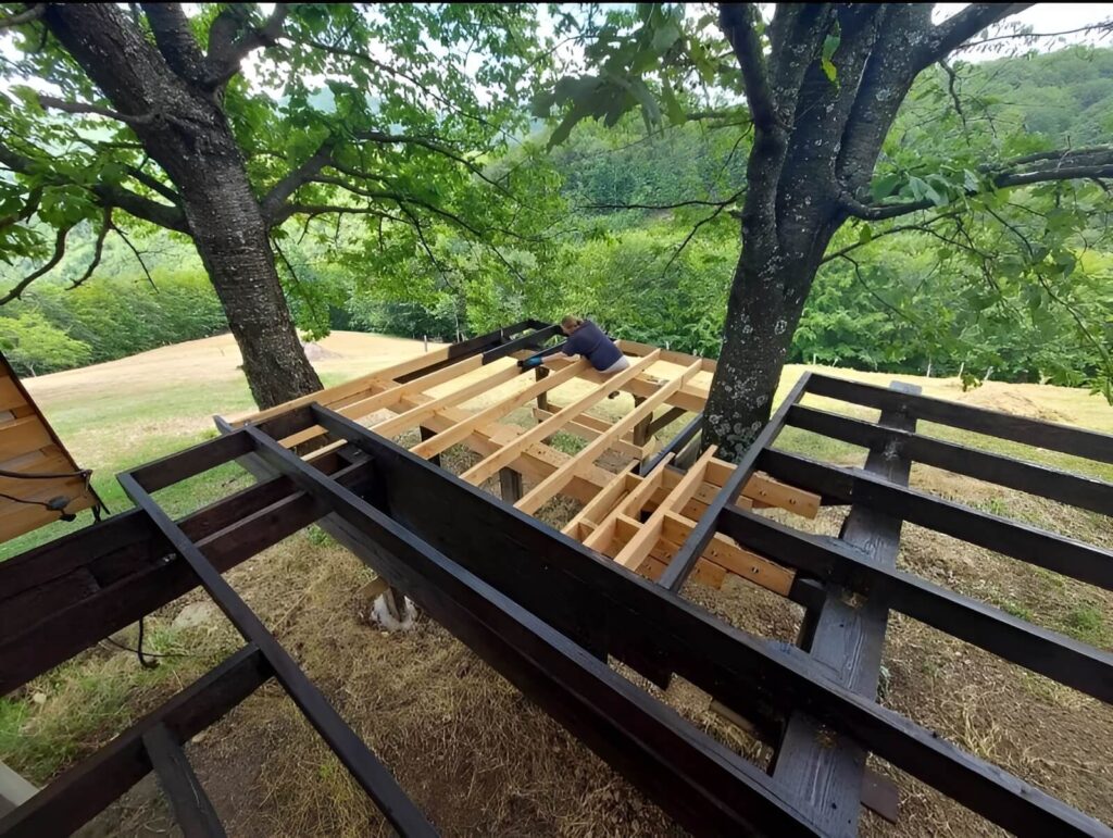 Gradnja A-frame kućice na lokaciji