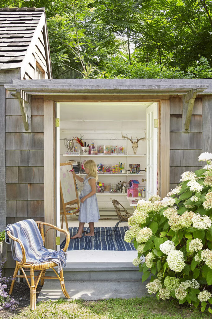 Dodatna prostorija u kućici s izlazom na vrt koja se može koristiti kao ured, umjetnički studio, kreativna radionica, igraonica ili gostinjska soba