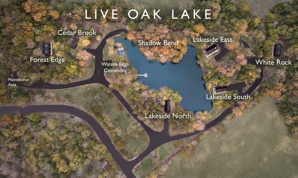 Mapa resorta "Live Oak Lake" s jezerom, kućicama u prirodi i označenim lokacijama